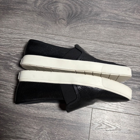 Vince Blair 5 Black Snake Print Slip On Sneakers Womens Size 8.5 Low Top Leather - Picture 8 of 11